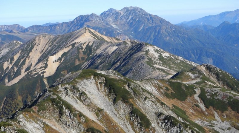 0833_水晶岳山頂からの赤牛岳、立山方面