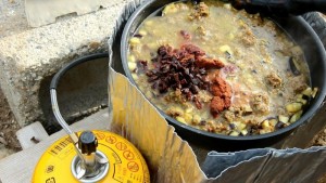 肉味噌ミートソースパスタ_工程5_水、ドライトマト
