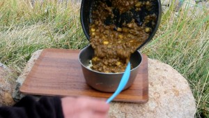1633_クスクスにカレーをどばー