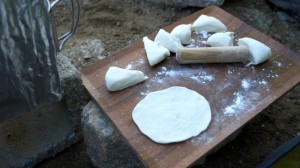 肉味噌餃子_工程5_生地を伸ばす