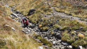 1027_岩苔乗越下の水場