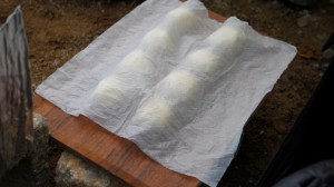肉味噌中華まん_工程4_塗れキッチンペーパーをかぶせる