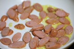 ウインナーと野菜のイタリアンソテー_工程3_ウインナーを炒める