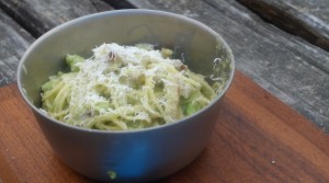 アボカドとベーコンの柚子胡椒パスタ_完成