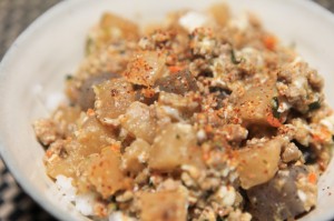 大根こんにゃく炒めと肉味噌の丼