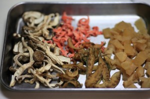 干し野菜の炊き込みご飯_材料