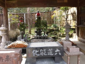 2016-03-24 10.00.43_手水舎と水子地蔵