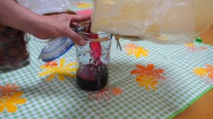 自家製梅干し(3)土用干し_工程6梅酢を瓶に保存