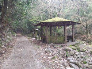 2016-03-29 06.36.24_苔むす遍路休憩所