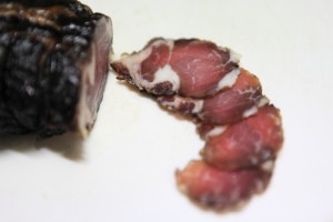 安い豚ブロックで自家製干し肉を作る